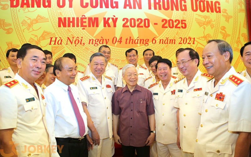 Tổng Bí thư Nguyễn Phú Trọng, Chủ tịch nước Nguyễn Xuân Phúc cùng các đại biểu tham dự hội nghị.